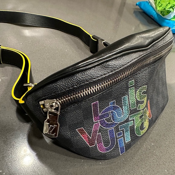 Louis Vuitton Damier Graphite Rainbow Logo Discovery BumBag - Picture 5 of 6